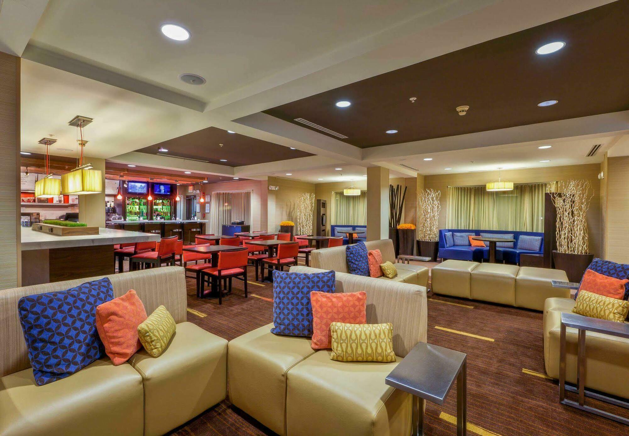 Courtyard Baton Rouge South Hotell Exteriör bild