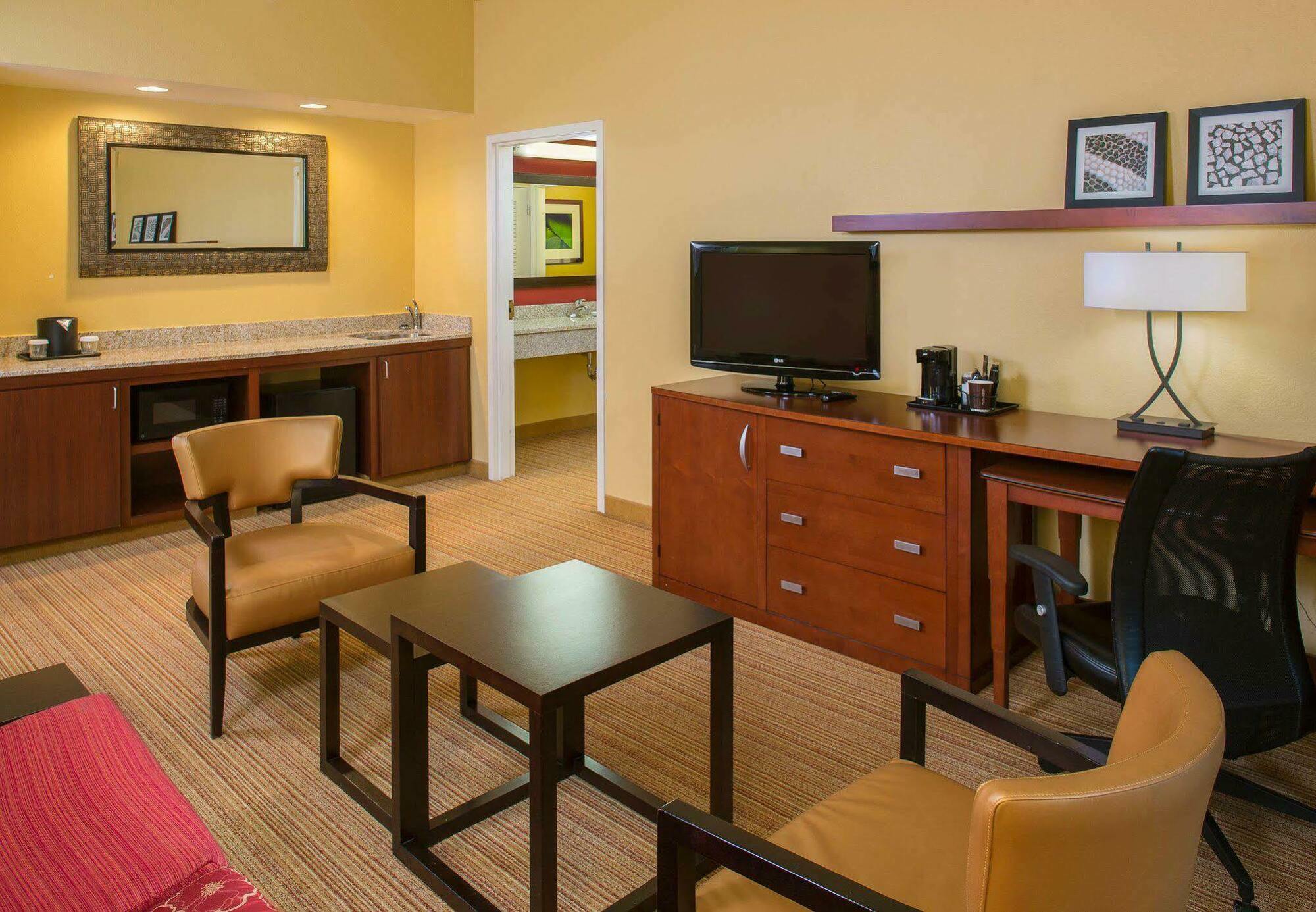 Courtyard Baton Rouge South Hotell Exteriör bild